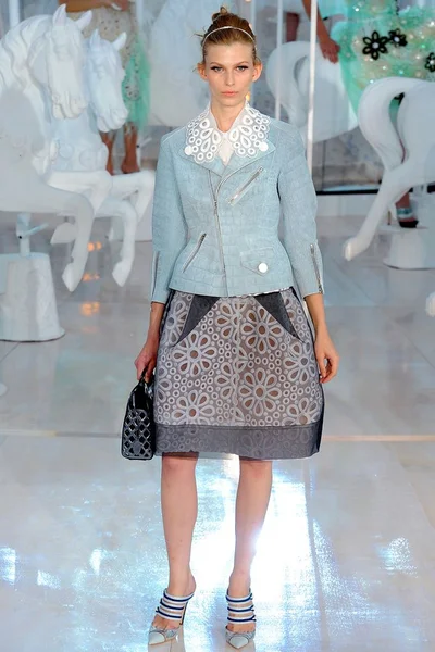 Look 25